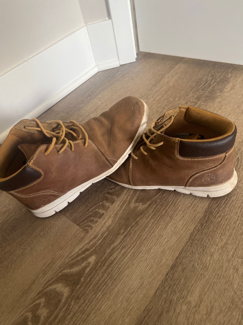 Men’s Timberland hoverlite Size 11 leather casual tan shoes